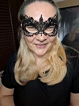 MaskedQueen77 online show from 05-11-26, 03:29