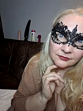 MaskedQueen77 online show from 05-21-26, 06:37