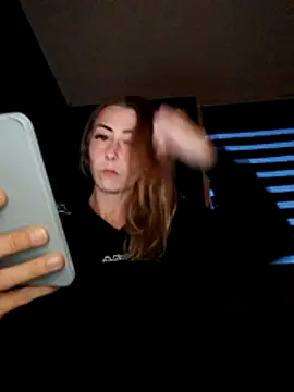 dewimp1 online show from 04-22-26, 07:15