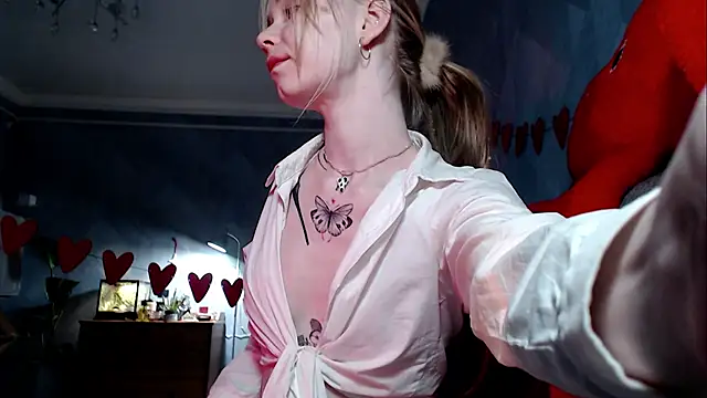 Snapshot of Austeja_Ona chatting on 02-17-26, 04:24 Austeja Ona online show from 02-17-26, 04:24