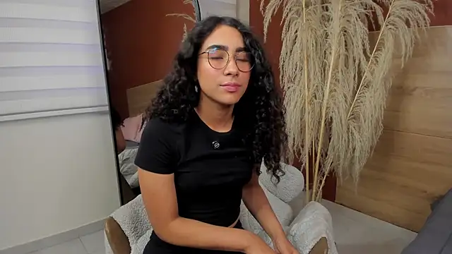 scarlett25   online show from 04-17-26, 08:23