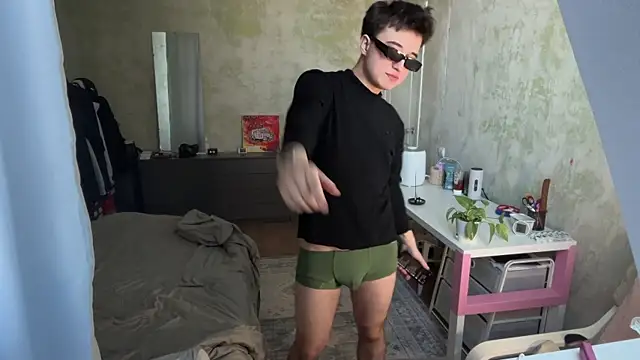 coolskum0 online show from 04-01-26, 07:20