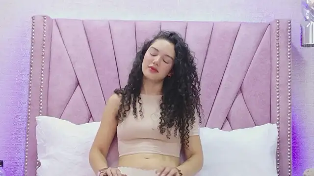 Snapshot of RoxanaAngel chatting on 02-04-26, 10:26 RoxanaAngel online show from 02-04-26, 10:26