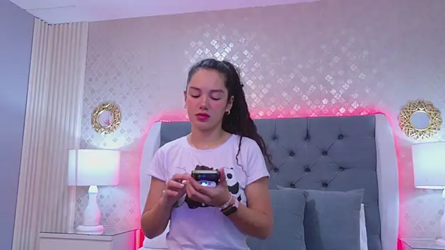 Snapshot of RoxanaAngel chatting on 02-10-26, 01:48 RoxanaAngel online show from 02-10-26, 01:48