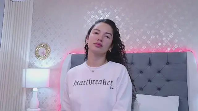 Snapshot of RoxanaAngel chatting on 02-12-26, 01:17 RoxanaAngel online show from 02-12-26, 01:17