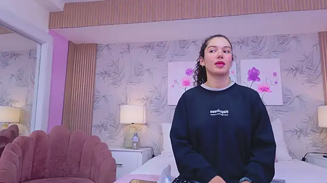 Snapshot of RoxanaAngel chatting on 02-17-26, 02:24 RoxanaAngel online show from 02-17-26, 02:24