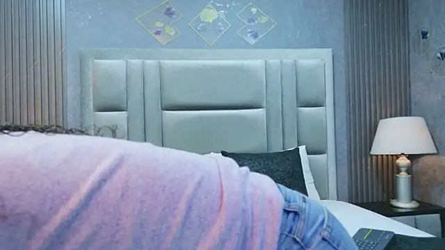 Snapshot of RoxanaAngel chatting on 02-19-26, 12:45 RoxanaAngel online show from 02-19-26, 12:45