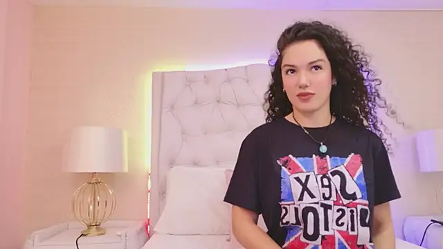 Snapshot of RoxanaAngel chatting on 02-26-26, 02:16 RoxanaAngel online show from 02-26-26, 02:16