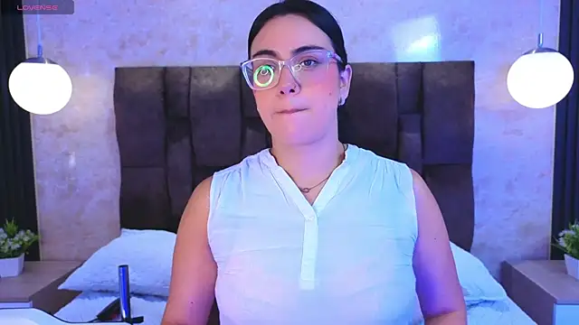 Snapshot of vicky_grey chatting on 05-27-26, 12:24 vicky grey online show from 05-27-26, 12:24