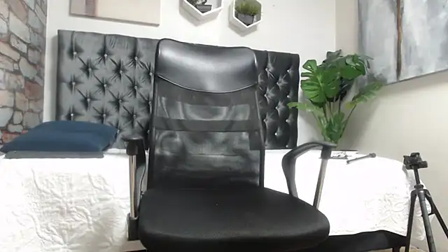 Tobias Vega online show from 04-24-26, 10:12