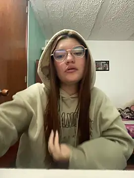 Snapshot of Vixroy7 chatting on 08-04-26, 12:47 Vixroy7 online show from 08-04-26, 12:47