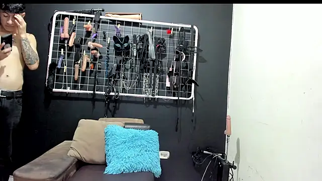 Snapshot of Slave_Melany_bdsm chatting on 05-21-26, 01:07 Slave Melany bdsm online show from 05-21-26, 01:07