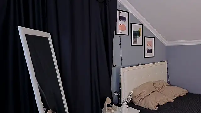 Naomi Demio online show from 03-26-26, 12:22