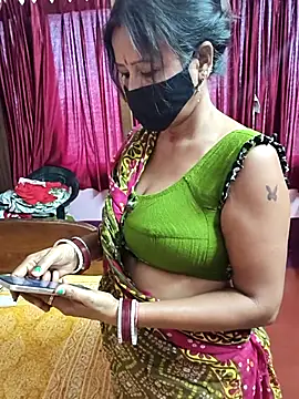 Snapshot of Little-Roshni chatting on 06-27-26, 11:37 Little-Roshni online show from 06-27-26, 11:37