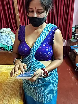 Snapshot of Little-Roshni chatting on 06-28-26, 03:18 Little-Roshni online show from 06-28-26, 03:18