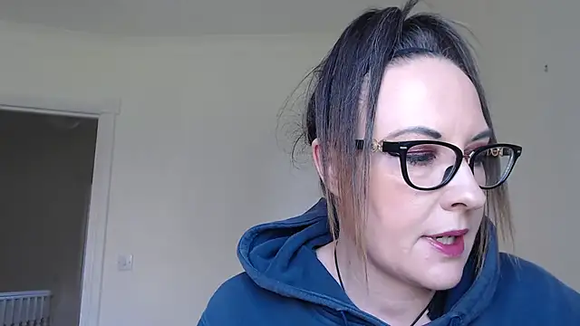 Snapshot of PsychicDominatrix chatting on 04-06-26, 12:28 PsychicDominatrix online show from 04-06-26, 12:28