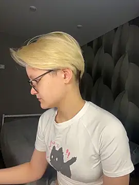 LuunaDorean online show from 02-13-26, 06:20