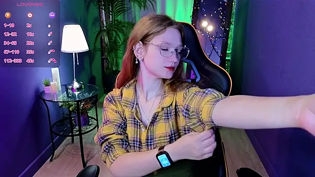 Snapshot of Your_lilith_ chatting on 05-28-26, 06:00 Your lilith online show from 05-28-26, 06:00