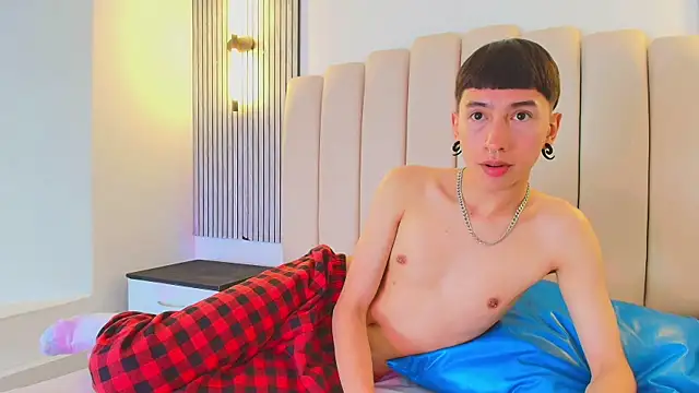 lian cameron online show from 04-13-26, 03:45