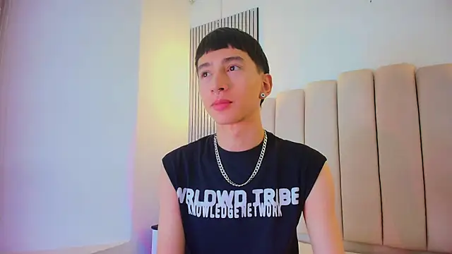 lian cameron online show from 04-23-26, 04:03