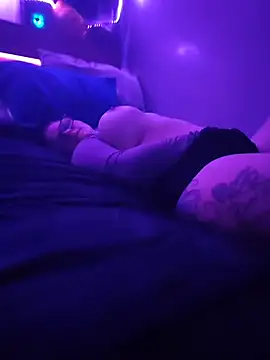 LyricRose85 online show from 04-28-26, 04:06