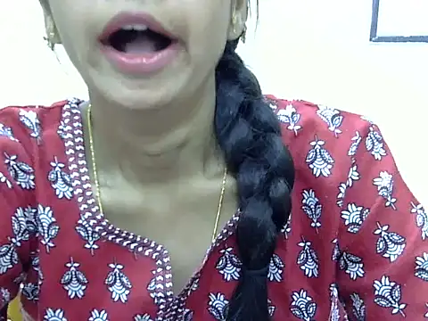 Snapshot of Kulsum_S chatting on 05-06-26, 01:05 Kulsum S online show from 05-06-26, 01:05