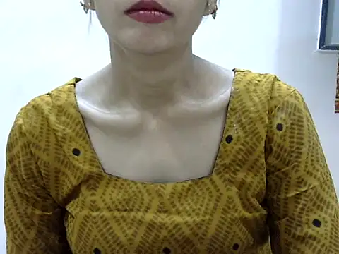 Snapshot of Kulsum_S chatting on 05-30-26, 01:41 Kulsum S online show from 05-30-26, 01:41