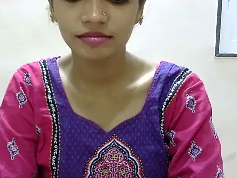Snapshot of Kulsum_S chatting on 06-18-26, 01:04 Kulsum S online show from 06-18-26, 01:04