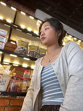 Lyn-be99 online show from 04-22-26, 08:17