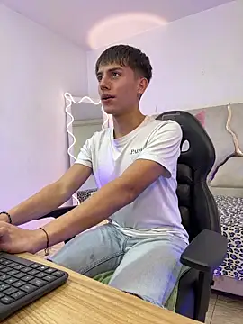 EVAN TAY online show from 02-10-26, 02:59