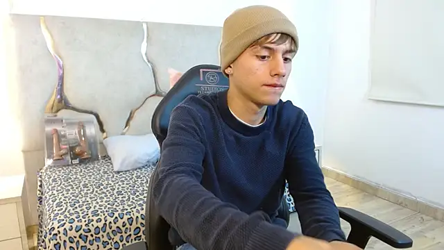 EVAN TAY online show from 04-09-26, 03:06