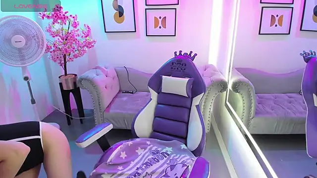 Victoria  doll online show from 04-26-26, 12:36