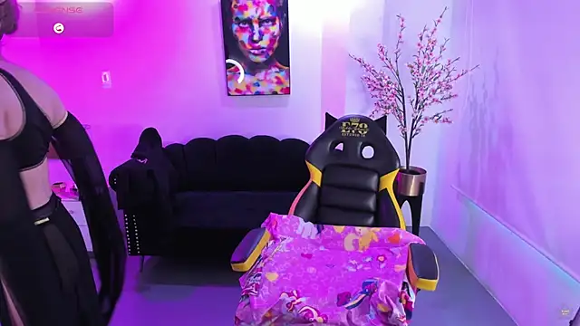 Snapshot of Victoria__doll chatting on 06-06-26, 12:32 Victoria doll online show from 06-06-26, 12:32