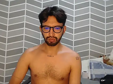 Snapshot of thomass1018 chatting on 04-11-26, 02:16 thomass1018 online show from 04-11-26, 02:16