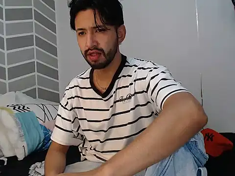 thomass1018 online show from 06-19-26, 03:22