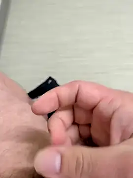 Snapshot of thebestneighbor chatting on 02-19-26, 12:28 thebestneighbor online show from 02-19-26, 12:28