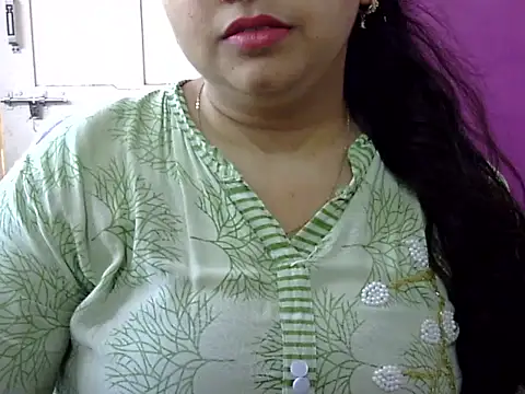 Cute Aliyaa online show from 04-28-26, 09:36