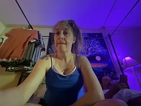 Sunflower0025 online show from 04-26-26, 07:00