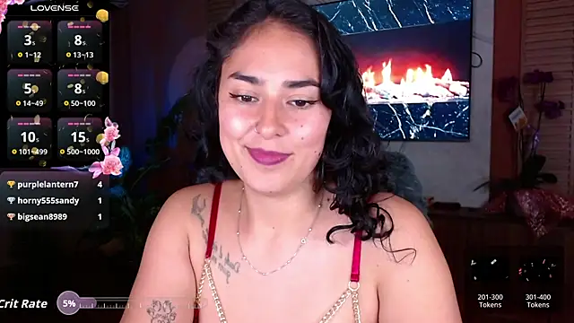 Snapshot of Iris_colette chatting on 05-16-26, 12:07 Iris colette online show from 05-16-26, 12:07