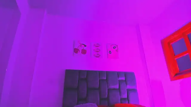 Snapshot of Isabella_Moon9 chatting on 05-30-26, 11:40 Isabella Moon9 online show from 05-30-26, 11:40