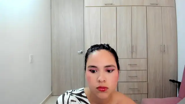 Hannakitten77 online show from 02-05-26, 10:36