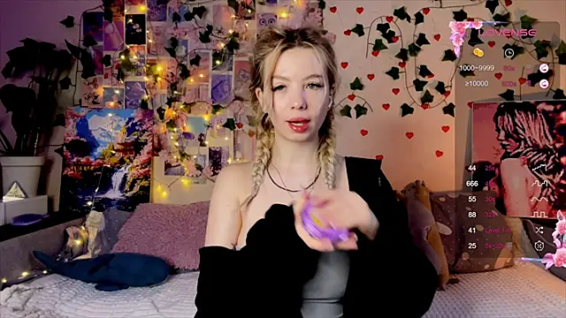 Snapshot of Akari-moon chatting on 04-22-26, 03:42 Akari-moon online show from 04-22-26, 03:42