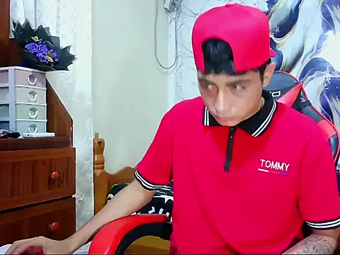 Snapshot of MichaelMiller20261 chatting on 05-25-26, 10:32 MichaelMiller20261 online show from 05-25-26, 10:32
