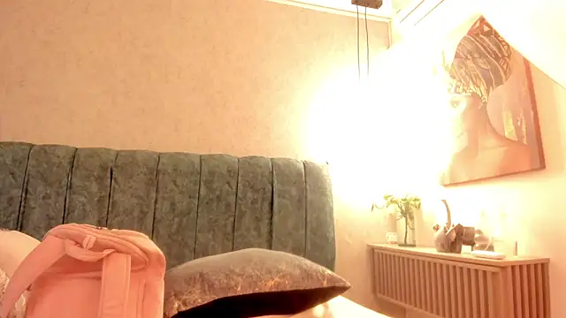 Aleera Walton online show from 04-11-26, 09:08