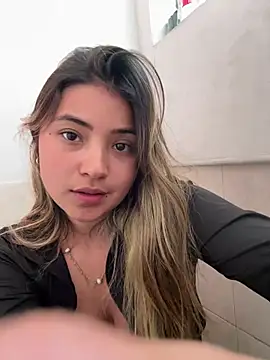 Snapshot of sweetlove- chatting on 02-04-26, 08:36 sweetlove- online show from 02-04-26, 08:36