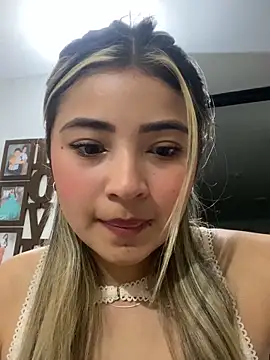Snapshot of sweetlove- chatting on 05-07-26, 07:25 sweetlove- online show from 05-07-26, 07:25
