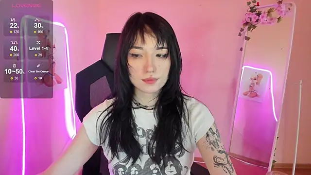 AliceeinWonderlanddd online show from 06-11-26, 02:53