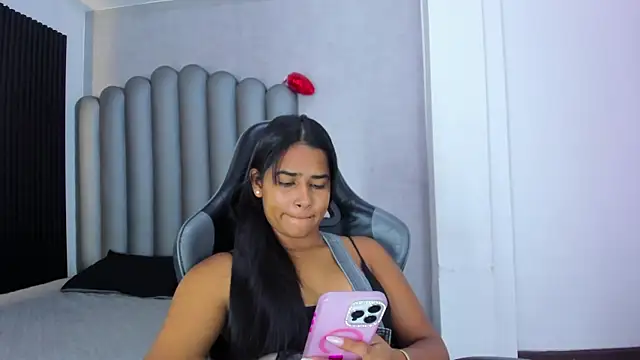 Snapshot of Shirleytaylor- chatting on 04-30-26, 11:38 Shirleytaylor- online show from 04-30-26, 11:38