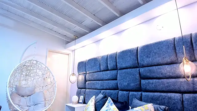 crystalstonee online show from 03-31-26, 08:09