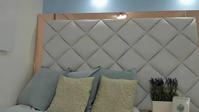 crystalstonee online show from 04-13-26, 10:26